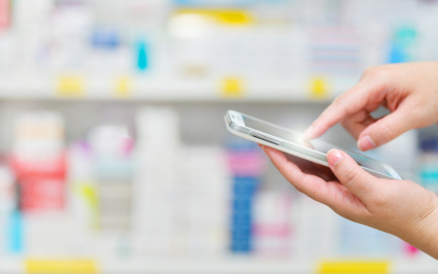 Il 30% degli italiani over 65 ha difficoltà a recarsi in farmacia: la soluzione digitale Liki24