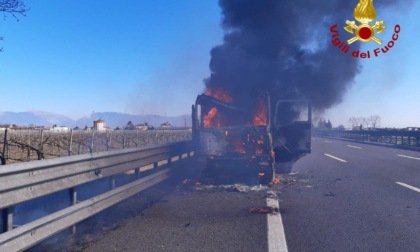 Tir in fiamme lungo l'autostrada A27 tra Conegliano e Treviso Nord