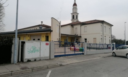 Castelfranco, hanno riempito edifici pubblici e privati di scritte con vernici spray e pennarelli: nei guai sei 20enni