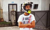 Con la moto dell’amico si schianta contro la recinzione di una casa: 17enne morto sul colpo