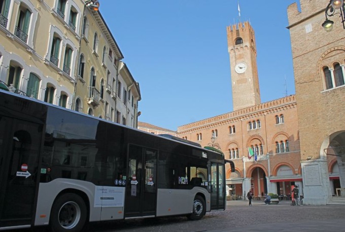 Trasporto pubblico, da oggi si torna al 100% della capacità: via l’obbligo di Green pass
