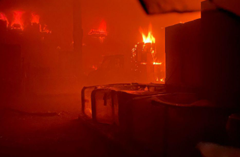 Incendio notturno a Francenigo di Gaiarine: a fuoco un capannone