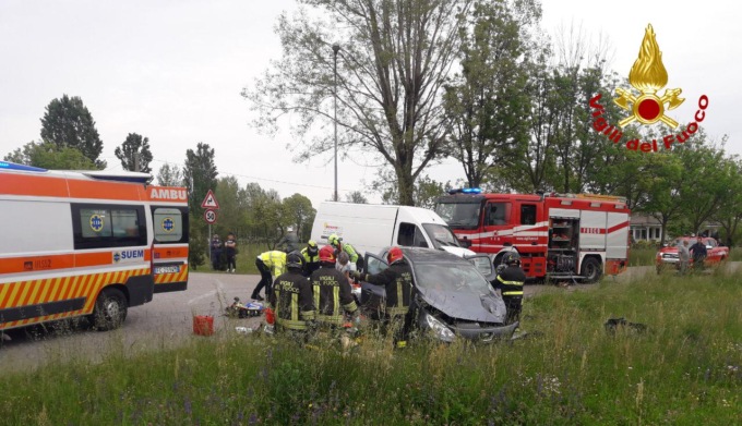 Tragico incidente a Riese Pio X, scontro tra auto e camion: un morto e due feriti