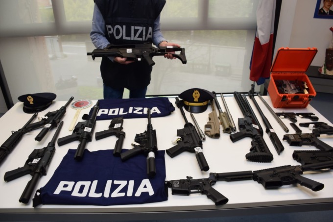 Gestiva, trasportava e immetteva nel commercio armi clandestine: chiusa un’azienda trevigiana