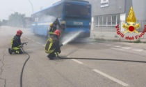 Momenti di paura a Castelfranco, l'autobus prende fuoco: l'intervento dei Vigili del fuoco