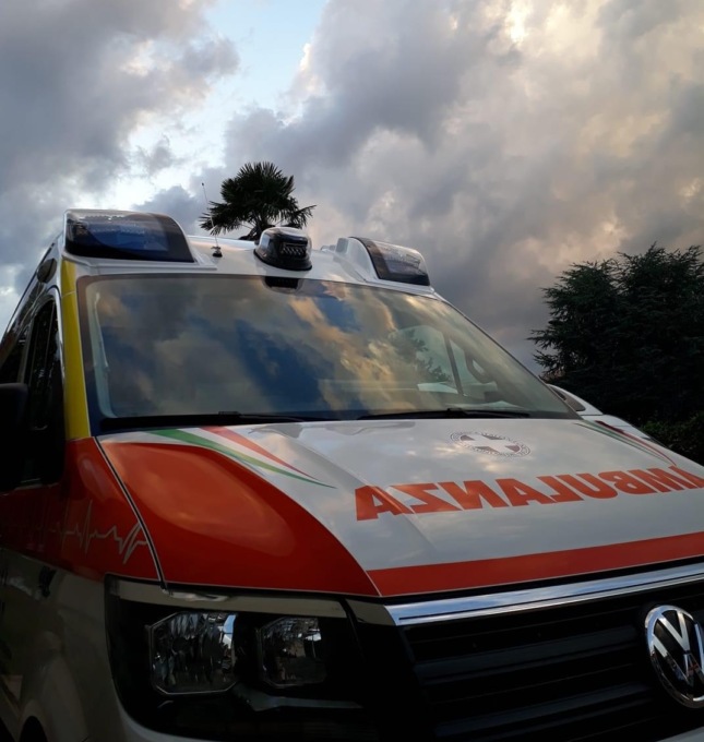Bimbo sta morendo soffocato, carabiniere in vacanza interviene e gli salva la vita