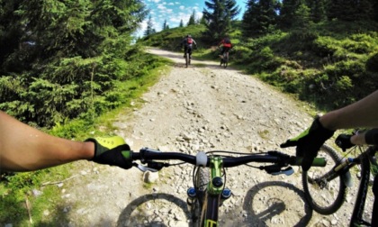 Cade con la e-bike mentre scende dal Rifugio Dal Piaz: trevigiana colpita al torace dal manubrio