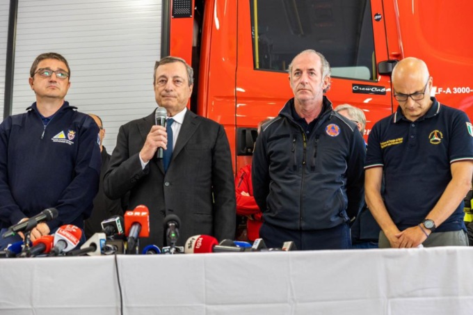 Marmolada: “Si sono staccati 300mila metri cubi di materiale”. Tre vittime e sette dispersi sono veneti