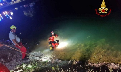 Entra nel laghetto di notte per fare una nuotata: il 33enne Mauro muore annegato sotto gli occhi degli amici