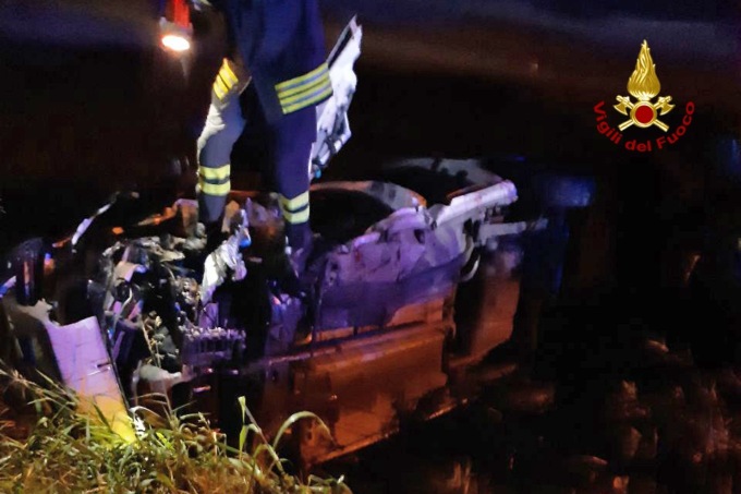 San Biagio di Callalta, scontro frontale tra due auto: morto un 22enne, grave un 24enne