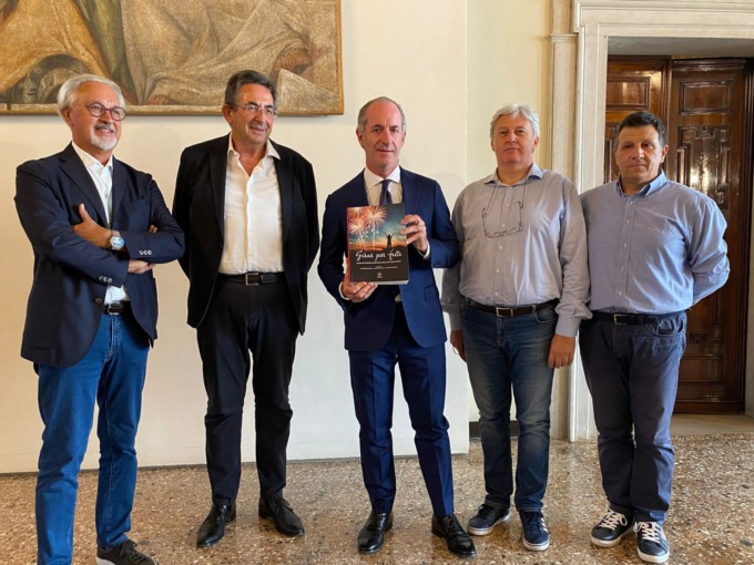 Presentato il libro “Girar per feste”, Zaia: “Appuntamenti e tradizioni che raccontano chi siamo”