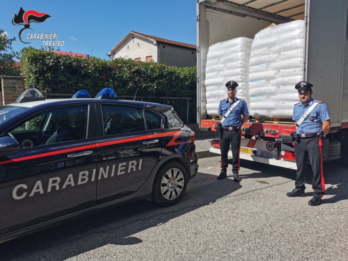 Dipendenti infedeli sorpresi dai Carabinieri: di giorno lavoravano, di notte rubavano