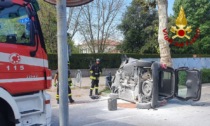 Pieve di Soligo, con l'auto finisce contro un platano: anziano ferito