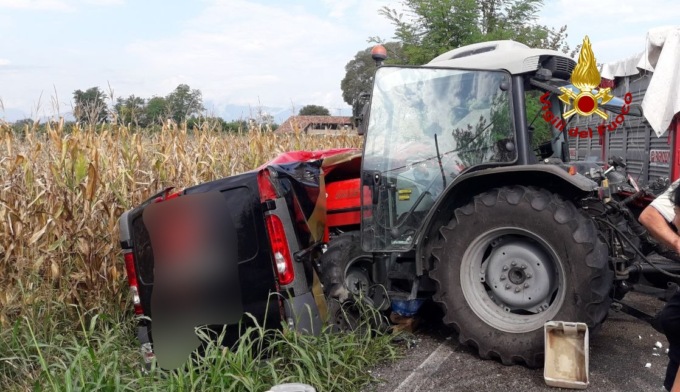 Mareno di Piave, scontro tra un trattore e un furgone: morto un 51enne