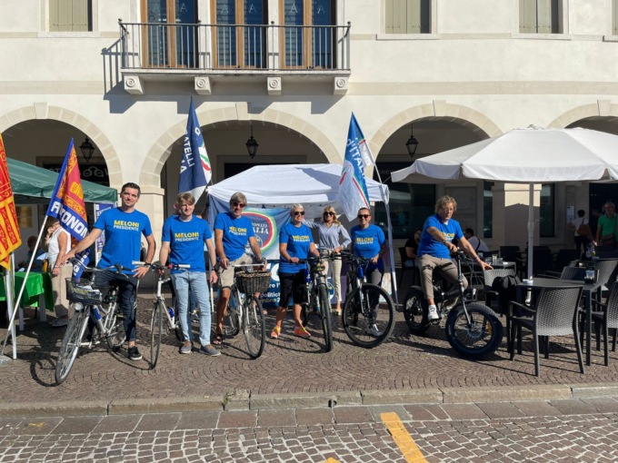Circolo FdI Castelfranco, dopo la biciclettata cena elettorale con i candidati