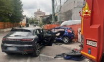 Scontro tra Porsche Cayenne e Ford Fiesta a Treviso: una donna (ferita) estratta dalle lamiere