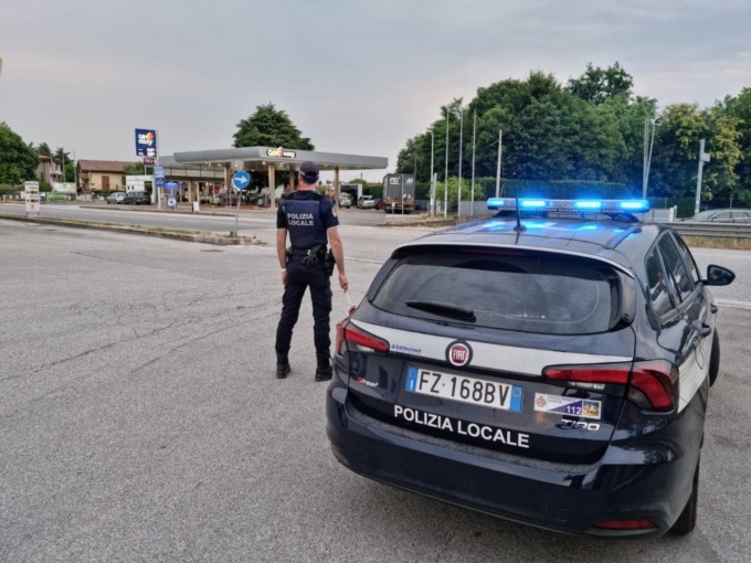 Castelfranco, uomo colpito da infarto salvato dagli agenti della municipale