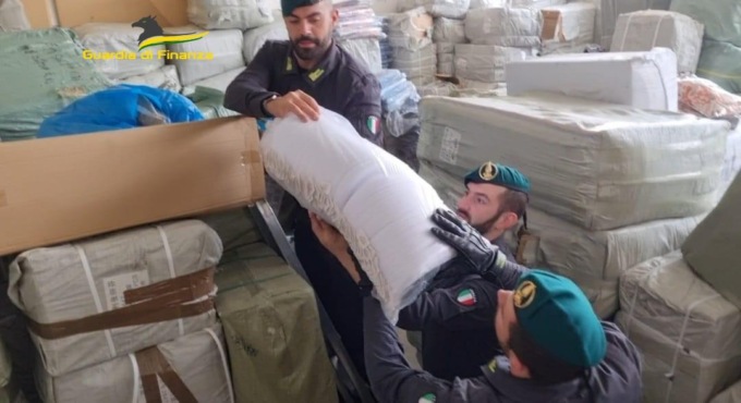 Sequestrati 300mila articoli falsi “Made in Italy”: 8 imprenditori denunciati