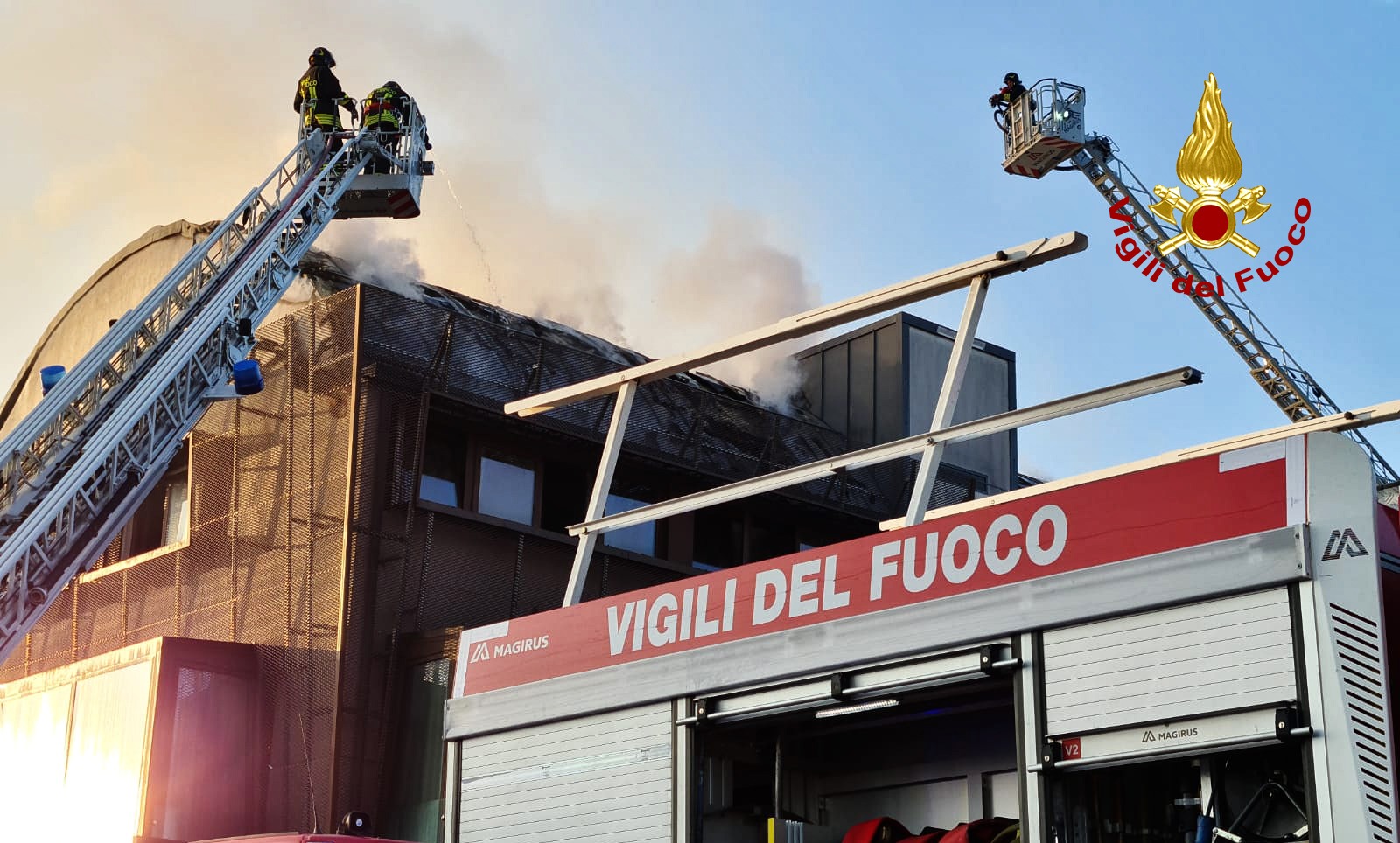 Castelfranco le foto e il video dell'incendio al "Vanity club