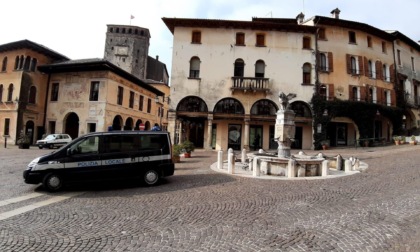 Provoca l'incidente e poi si "barrica" dentro un bar per sfuggire all'alcoltest