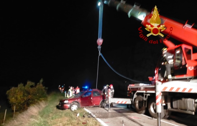 Grave incidente sulla provinciale a Cison di Valmarino: morto un 53enne finito nel vigneto