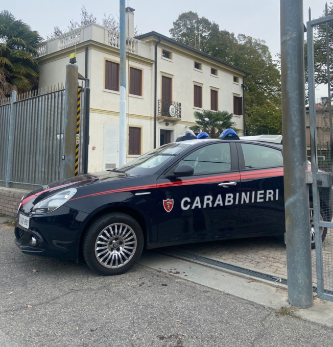 Giovane donna ucraina scippata in strada (e ferita) a Spresiano: fermati due nordafricani