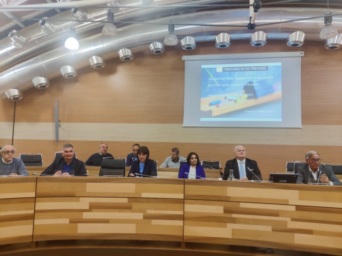 Scuole superiori, incontro in Provincia con i dirigenti scolastici su manutenzioni, temperature in aula e risparmio energetico