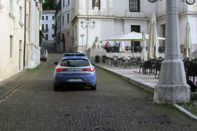 Raffica di controlli a Conegliano: rintracciato il pluripregiudicato che spaventava tutti con una pistola giocattolo