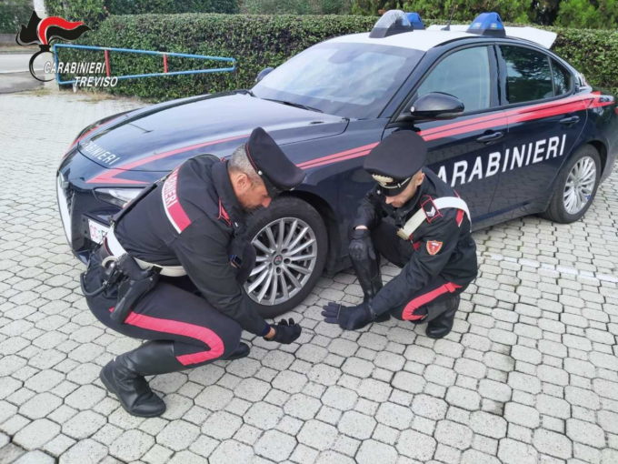 Castelfranco Veneto, fermata la “banda del buco” (della gomma): in manette due padovani
