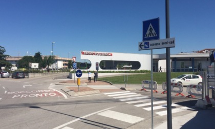 Raid vandalico alla Microbiologia del Ca' Foncello, Zaia: "Gesto vile, spero vengano presi e puniti"