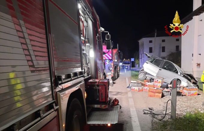 Tragedia in Postumia, esce di strada con l’auto e finisce nel fossato: morto un 60enne