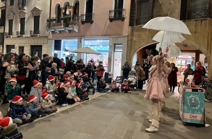 Il Natale si accende a Treviso: video e foto della “festa incantata”