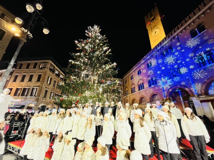 Prosecco Doc, tutte le foto delle bollicine di luce che hanno acceso il Natale dei Trevigiani