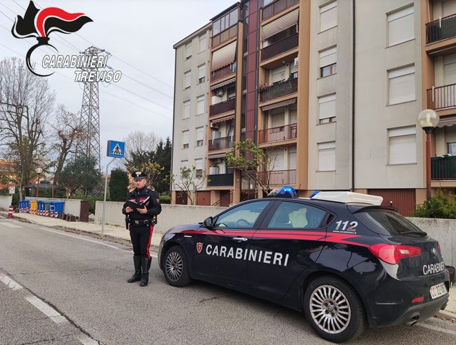 Follia a Treviso, massacra di botte la compagna e aggredisce l’amica colombiana: arrestato un 37enne