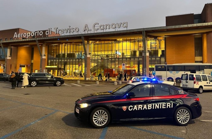 Stava per imbarcarsi all’aeroporto di Treviso per scappare: preso uno dei ladri della cassaforte