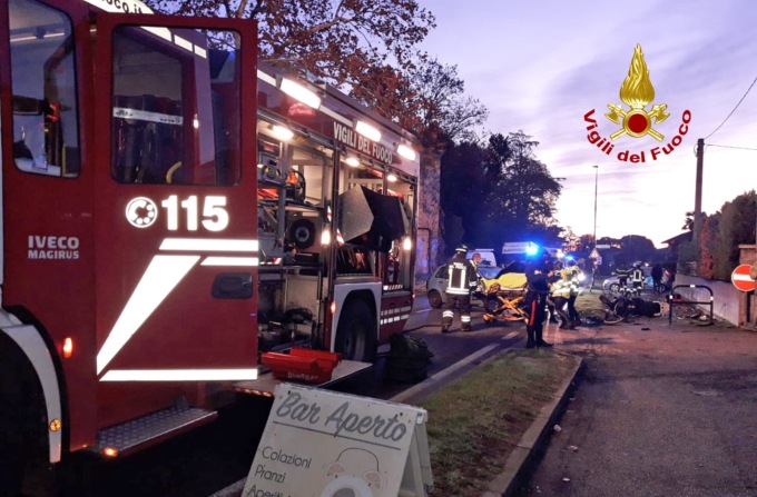 Tremendo schianto tra auto e moto in via Postumia a Paese: due feriti