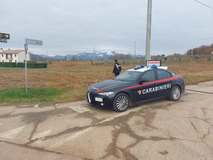 Inseguimento da film tra Caerano e Montebelluna, il marocchino tenta poi la fuga a piedi ma viene arrestato