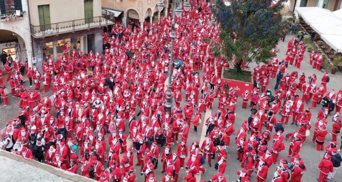 La gara dei Babbi Natale: in 1500 alla Treviso X-mas Run