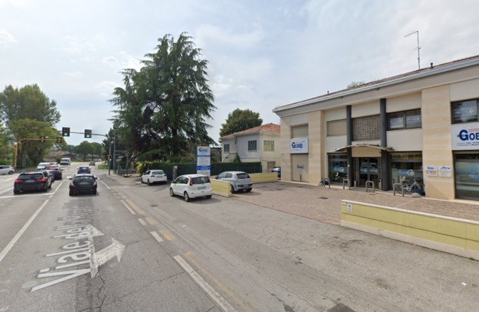 Anziano travolto e ucciso da un’auto all’alba: è la 73esima vittima della strada nella Marca