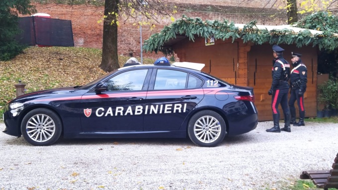 Ruba dalle casette di Natale a Castelfranco Veneto: denunciato 18enne