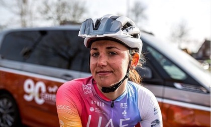 Laura Tomasi, il video shock della giovane ciclista colpita da un'auto: "Ho paura ad allenarmi"