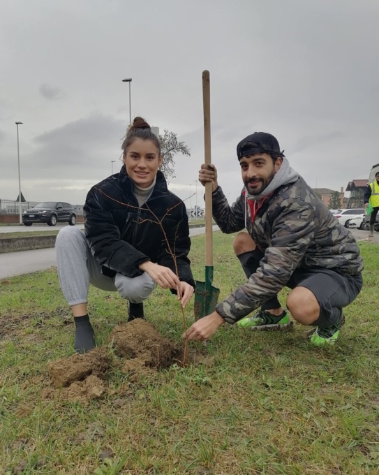 Zero Branco: coppia di sposi dona 60 alberi al Comune come bomboniere di nozze