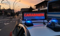 Carabinieri, il 28enne che ha fatto "impazzire" l'alcoltest e il 50enne "Rambo" coi coltelli in auto