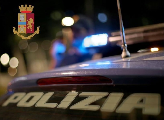 “Io non posso entrare”: bar vietati a due stranieri che frequentavano i locali a suon di minacce, pugni e alcol a fiumi
