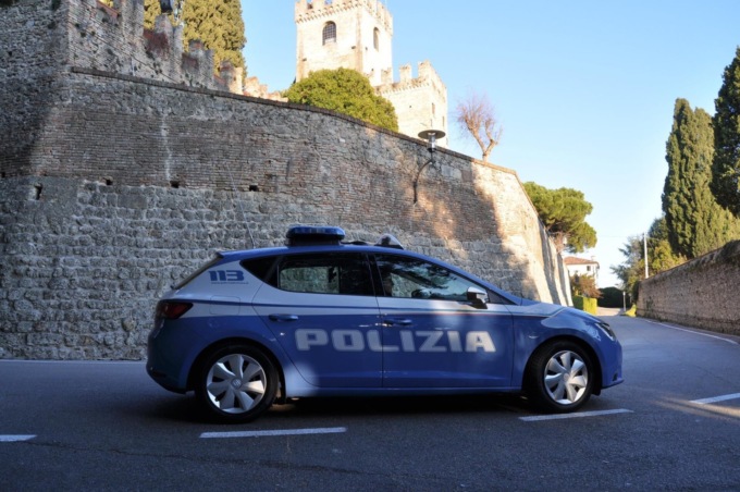 Controlli Polizia Treviso, il locale “da incubo” in zona Sant’Angelo e le due giovani taccheggiatrici della profumeria