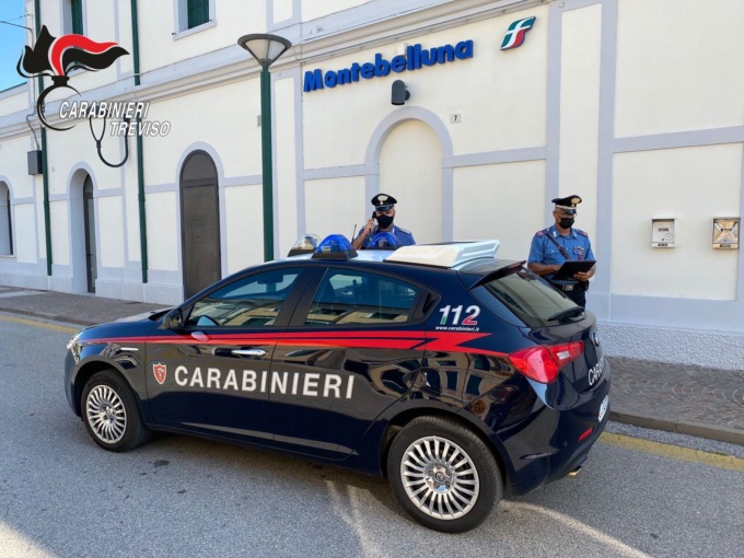 Dovevano essere ai domiciliari, ma erano di nuovo in giro a delinquere: due arresti
