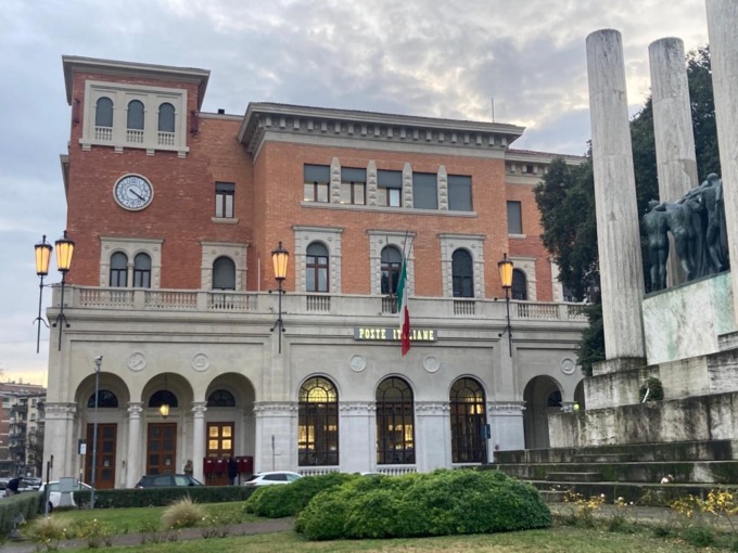 Treviso, le foto dello storico Palazzo delle Poste di piazza Vittoria appena restaurato