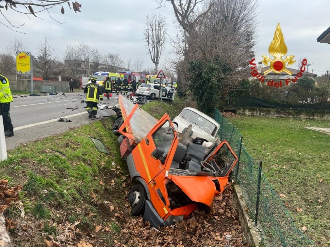 Schianto contro il carro attrezzi in Pontebbana: morta la moglie del conducente dell’auto