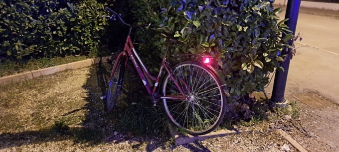 Treviso, investe un ciclista 19enne con l’auto e scappa: caccia al “pirata” della strada