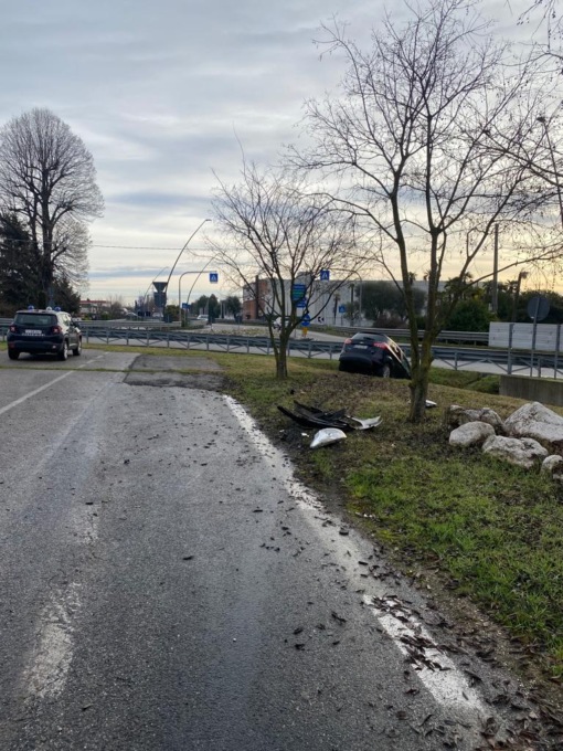 Cordignano, perde il controllo dell’auto e finisce nel fosso: 73enne in ospedale
